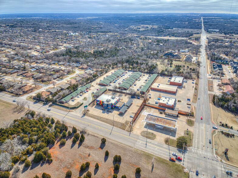 More Photos Of 2028 E Memorial, Edmond Office For Lease