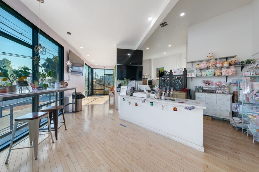 More Photos Of 5338 SE Foster Rd, Portland Storefront For Sale