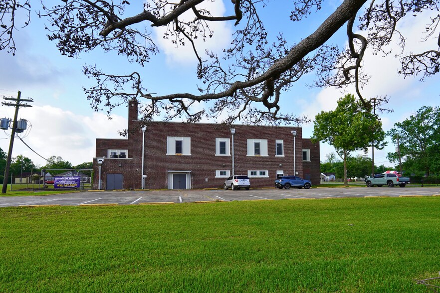 More Photos Of 1800 Tulane St, Beaumont Schools For Lease