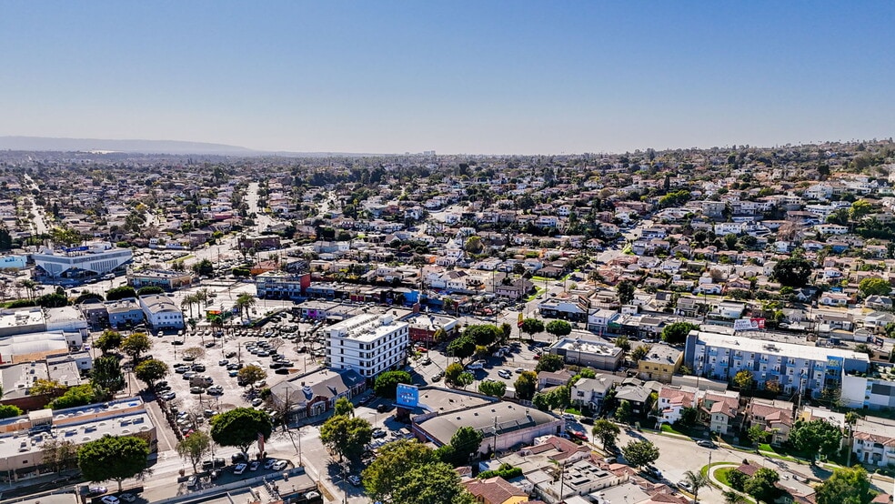 More Photos Of 3443 W 43rd St, Los Angeles Auto Repair For Lease