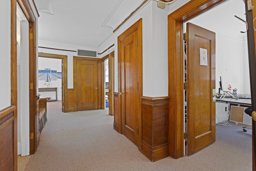 More Photos Of 307 Gilmour St, Ottawa Office For Sale