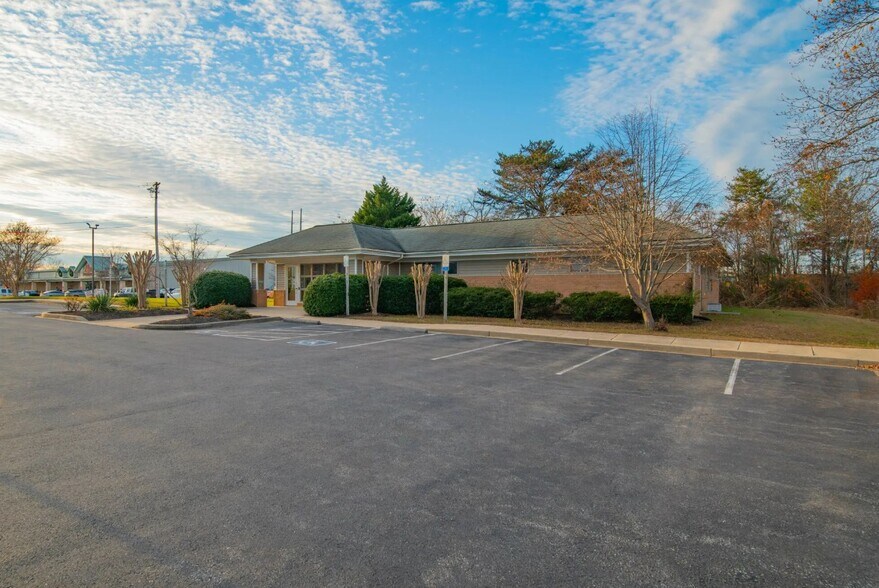 More Photos Of 11855 Hg Trueman Rd, Lusby Health Club For Lease