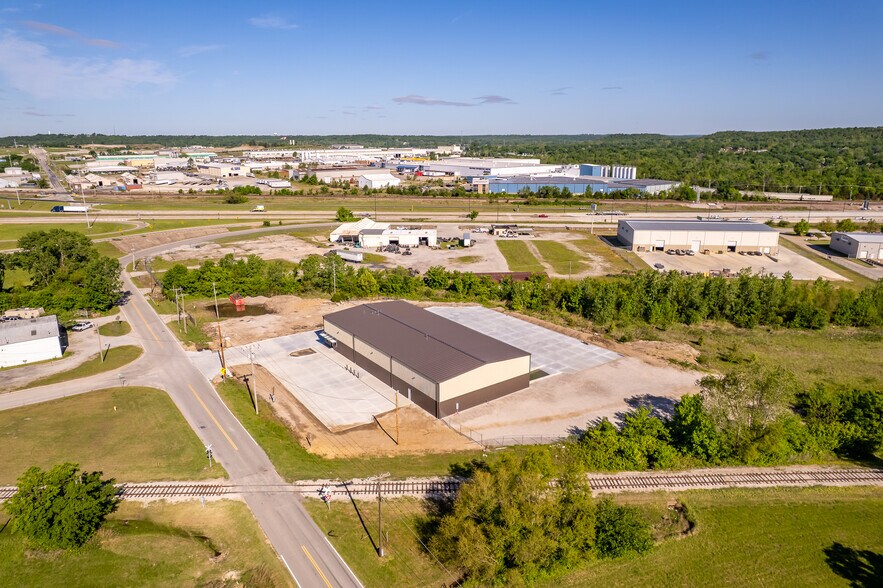 More Photos Of 3801 W 51st St, Tulsa Warehouse For Lease