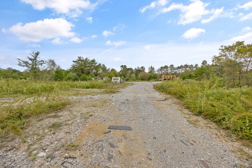 More Photos Of 1021 E Hendron Chapel Rd, Knoxville Manufacturing For Sale