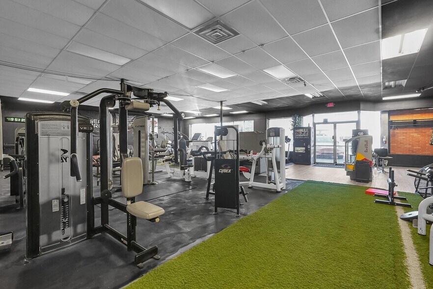 More Photos Of 2840-2848 N High St, Columbus General Retail For Sale