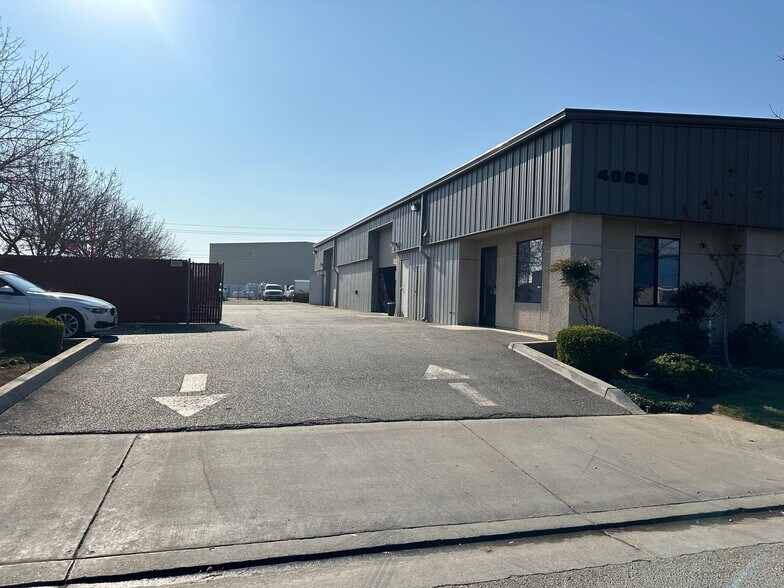More Photos Of 4668 E Weathermaker Ave, Fresno Industrial For Sale