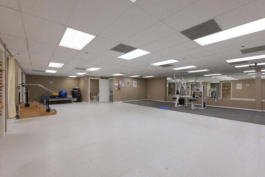 More Photos Of 305 Expressway 83, Mission Medical For Lease