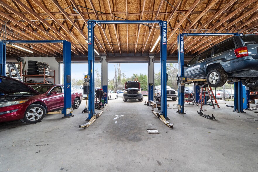 More Photos Of 3721 NE 44th St, Ocala Industrial For Sale