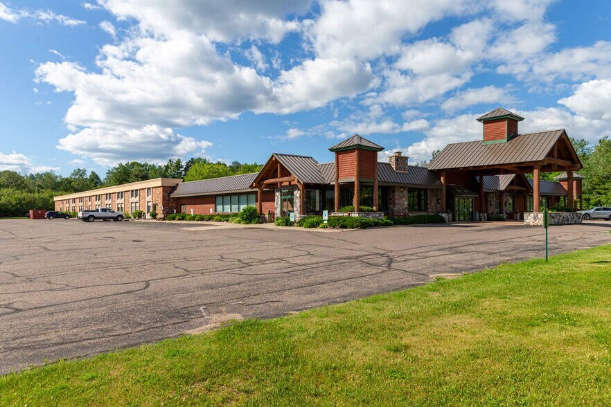 More Photos Of 668 W Kemp St, Rhinelander Hospitality For Sale