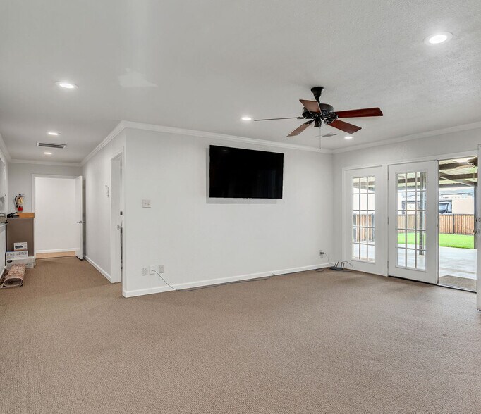 More Photos Of 4520 Keller Hicks Rd, Keller Self Storage For Lease