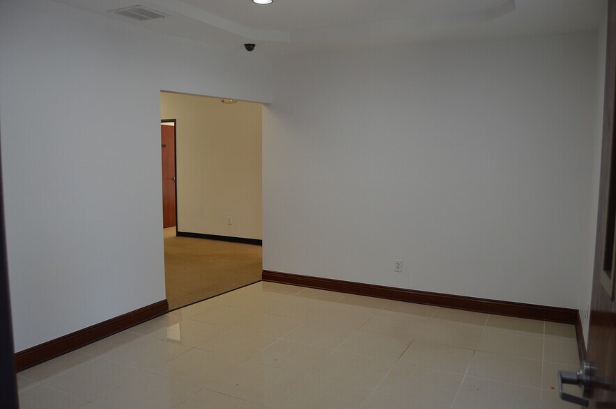 More Photos Of 128 County Line Rd, Westerville Office For Lease