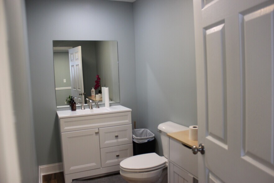 More Photos Of 1901 Old Jacksboro Hwy, LaFollette Office For Sale