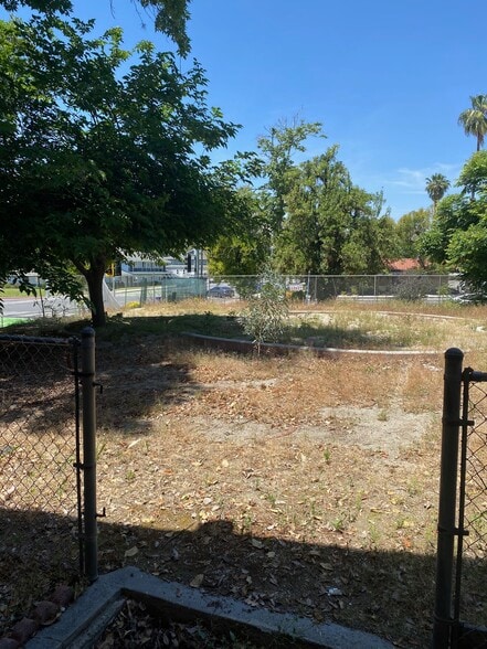 More Photos Of 220 W Big Springs Rd, Riverside Schools For Sale