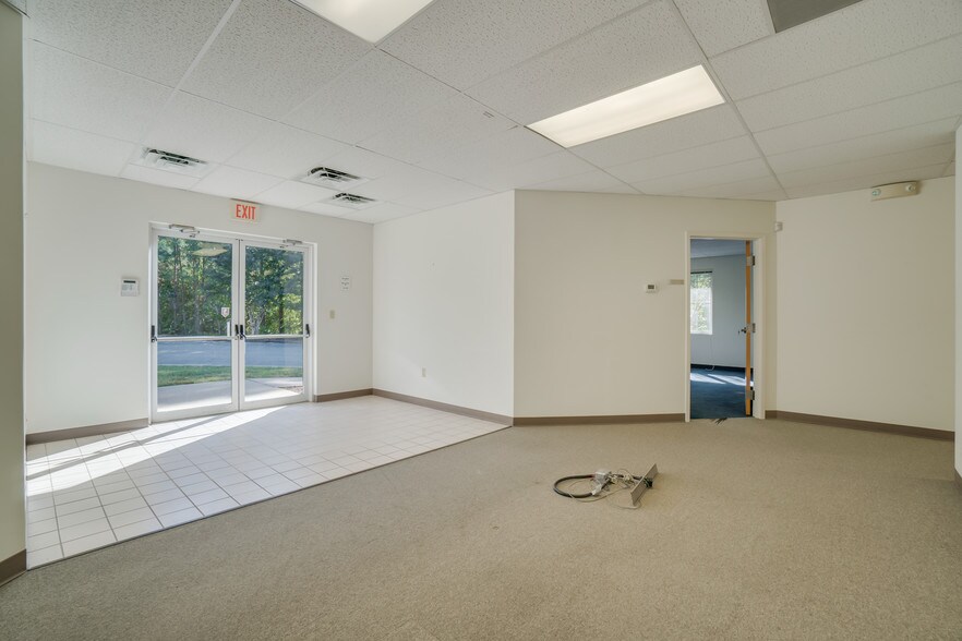 More Photos Of 2442 New Dorset Cir, Powhatan Office For Lease