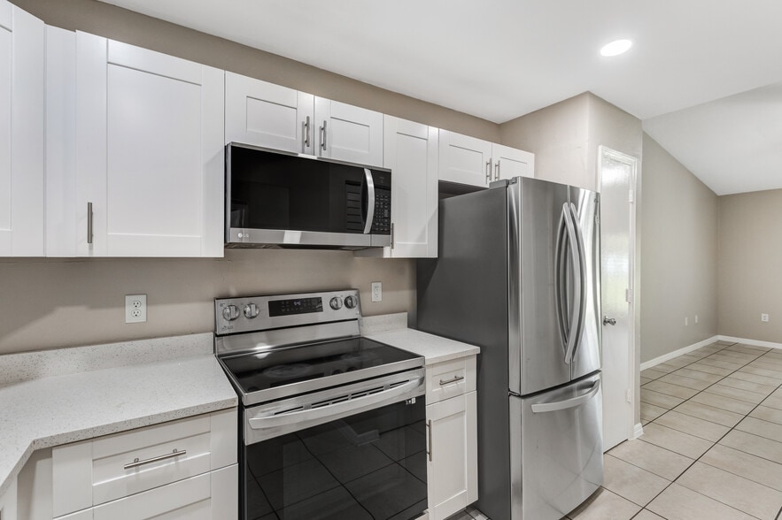 More Photos Of 6240 Rattlesnake Hammock Rd, Naples Apartments For Sale
