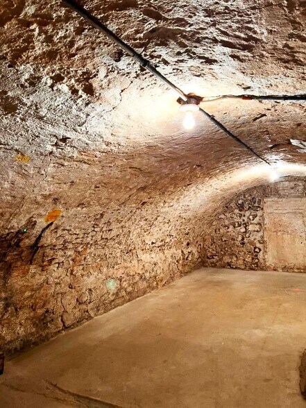 More Photos Of 1032-1038 12th Ave, Grafton Flex For Lease