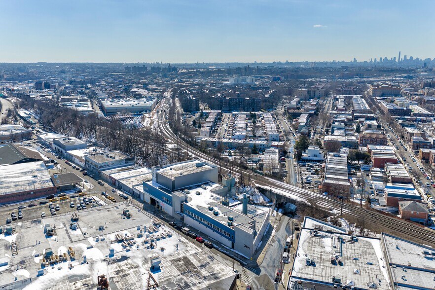 More Photos Of 2544 Borough Pl, Woodside Warehouse For Sale