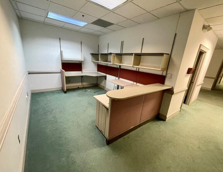 More Photos Of 1514 Holland Rd, Suffolk Office Residential For Lease