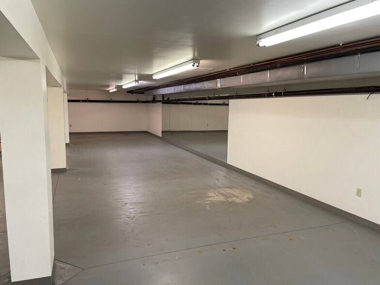 More Photos Of 73 Canal St, Millbury Showroom For Lease