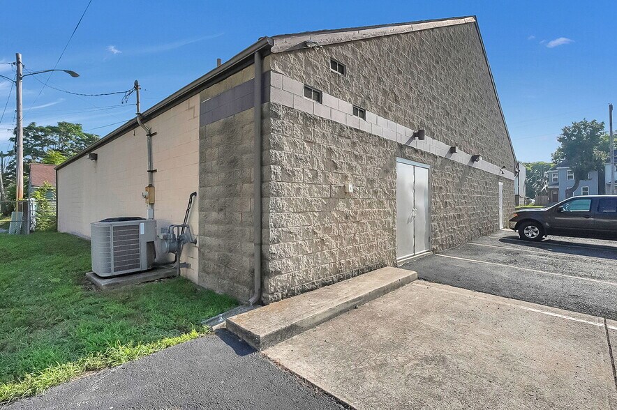 More Photos Of 411 S Central Ave, Columbus Freestanding For Sale