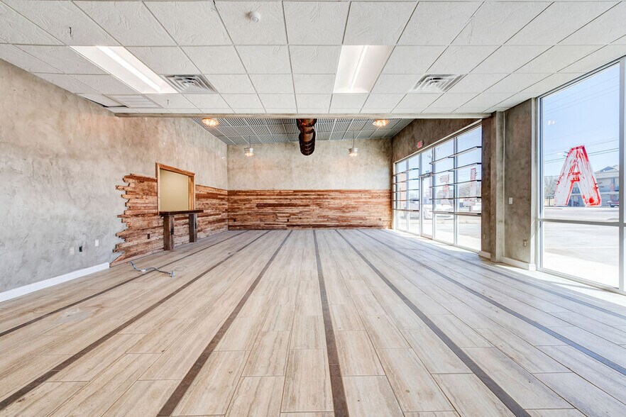 More Photos Of 5820 66th St, Lubbock Storefront Retail Office For Sale