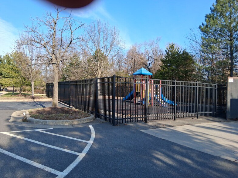 More Photos Of 4090 Lafayette Center Dr, Chantilly Office For Lease