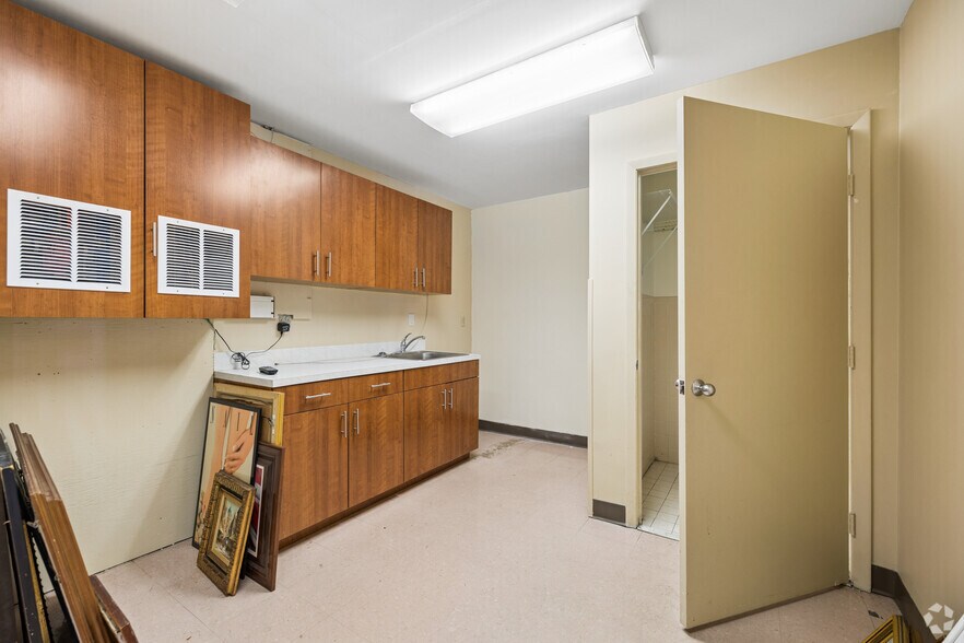 More Photos Of 5991 Anglers Ave, Fort Lauderdale Bank For Lease