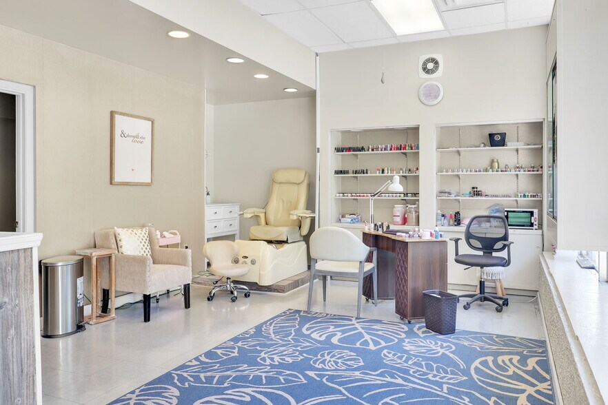 More Photos Of 1036 Anchorage Cir, Vansant Storefront For Sale