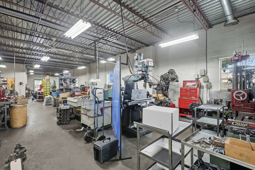 More Photos Of 3006 Avenue of the Cities, Moline Flex For Sale