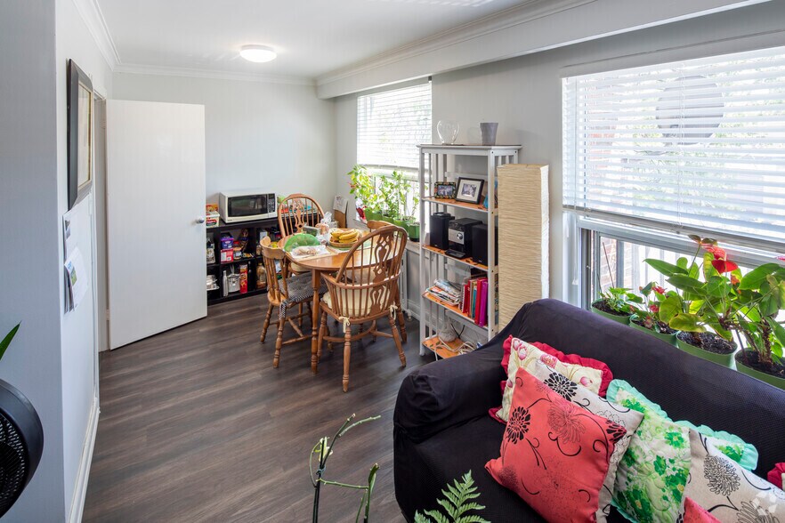 More Photos Of 27 Hotspur Rd, Toronto Apartments For Sale