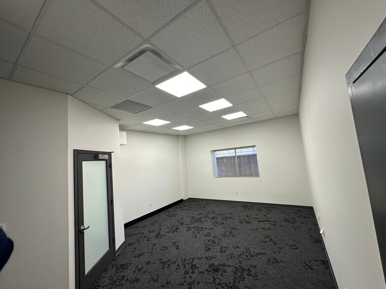 More Photos Of 5712 Val Verde St, Houston Loft Creative Space For Lease