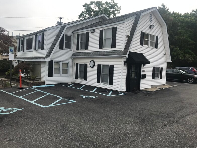 Primary Photo Of 1008 W Jericho Tpke, Smithtown Office For Lease