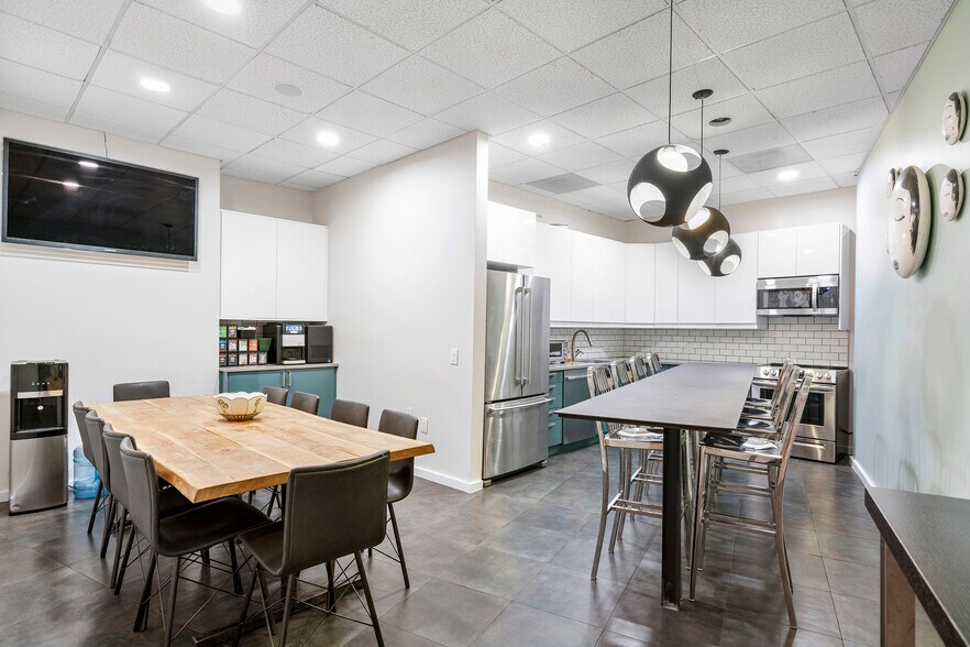 More Photos Of 2404 Hollywood Blvd, Hollywood Loft Creative Space For Sale