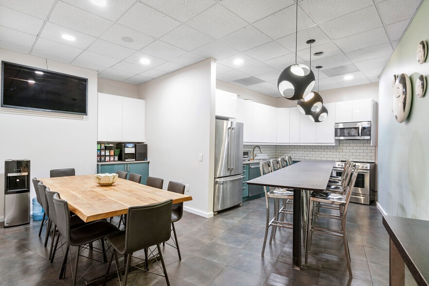 More Photos Of 2404 Hollywood Blvd, Hollywood Loft Creative Space For Lease