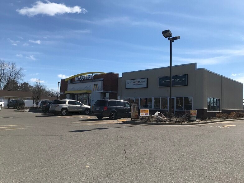 More Photos Of 2000 17th Ave, Bloomer Storefront Retail Office For Lease