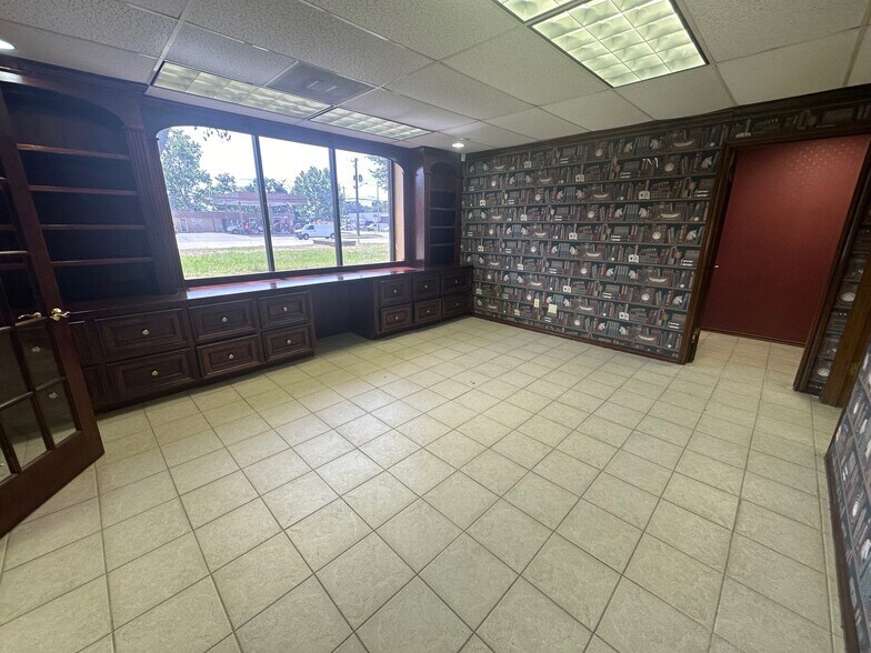 More Photos Of 1505 Brittmoore Rd, Houston Warehouse For Lease