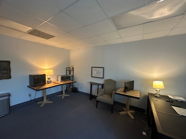 More Photos Of 4011 University Dr, Durham Office Residential For Lease