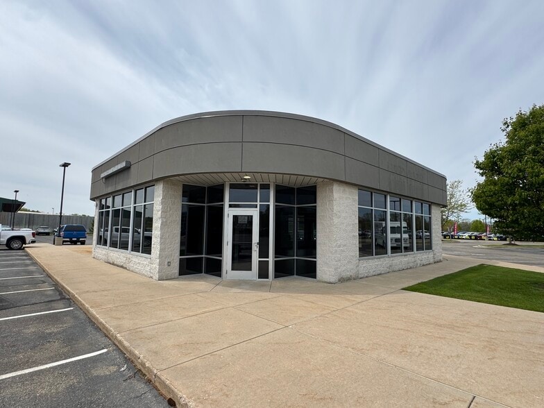 Primary Photo Of 2300 Browns Lake Dr, Burlington Auto Dealership For Lease