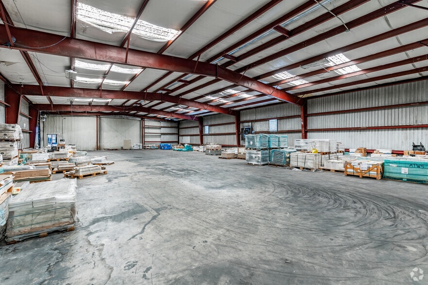 More Photos Of 4500 Carmichael Ave, Sarasota Warehouse For Lease