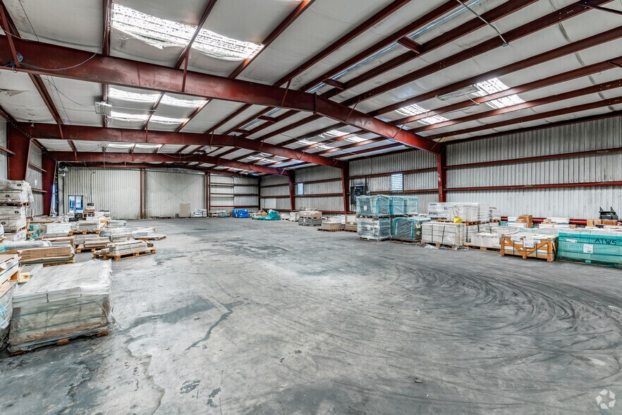 More Photos Of 4500 Carmichael Ave, Sarasota Warehouse For Sale