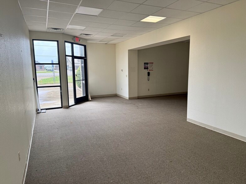 More Photos Of , Lindale Office For Sale