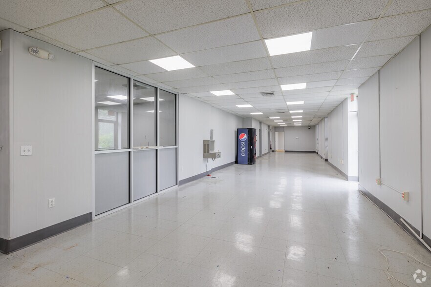 More Photos Of 843 Union Ave, New Windsor Township Office For Lease