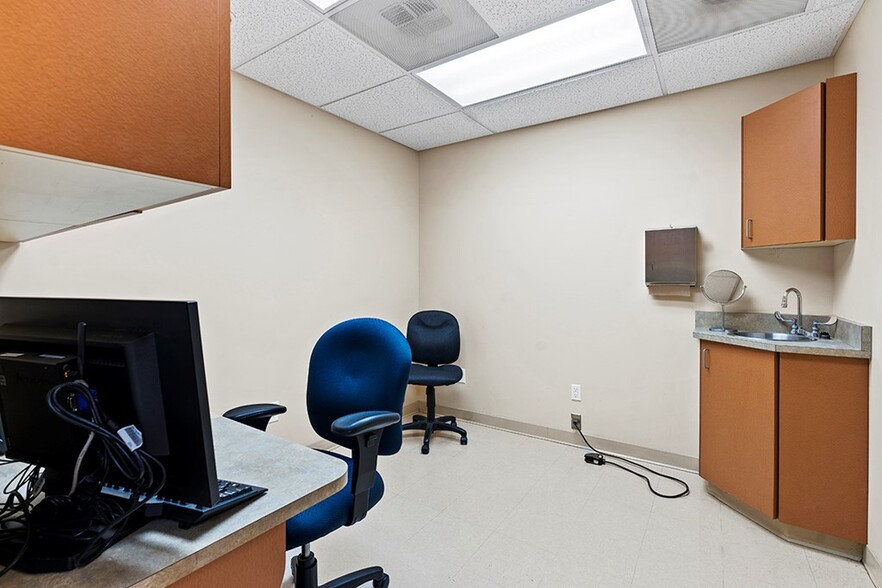 More Photos Of 202 Overland Dr, Greenwood Medical For Sale