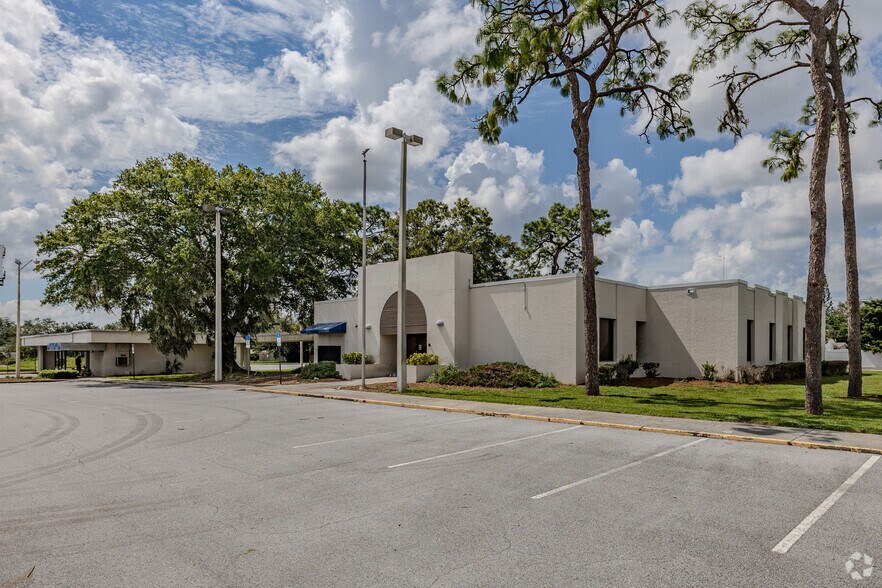 More Photos Of 2123 US Hwy 19, Holiday Bank For Lease