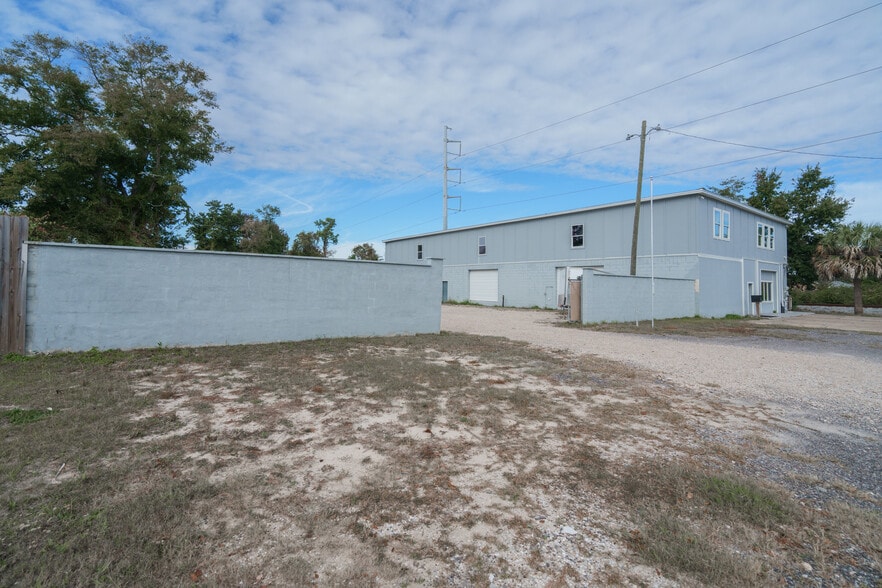 More Photos Of 1919 Drummond Ave, Panama City Distribution For Lease