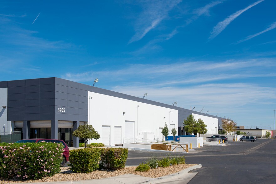 More Photos Of 3205-3221 Polaris Ave, Las Vegas Warehouse For Lease