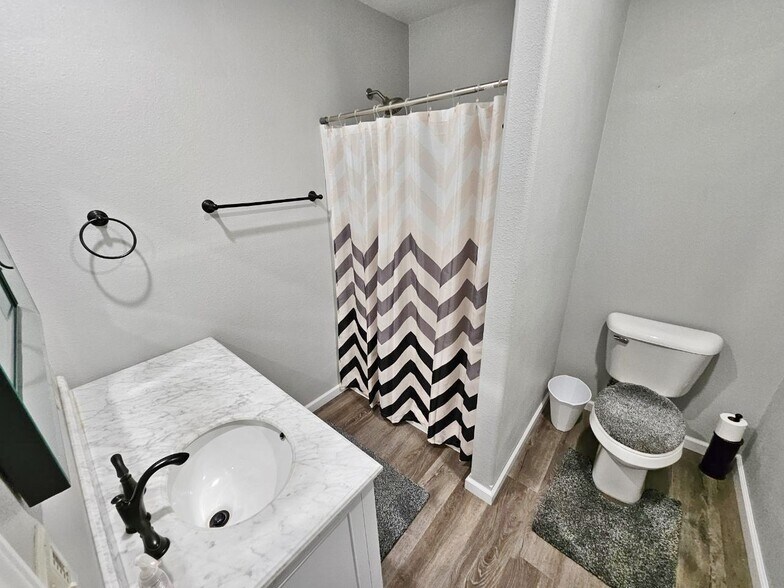 More Photos Of 314 1st St NE, Rugby Light Distribution For Sale