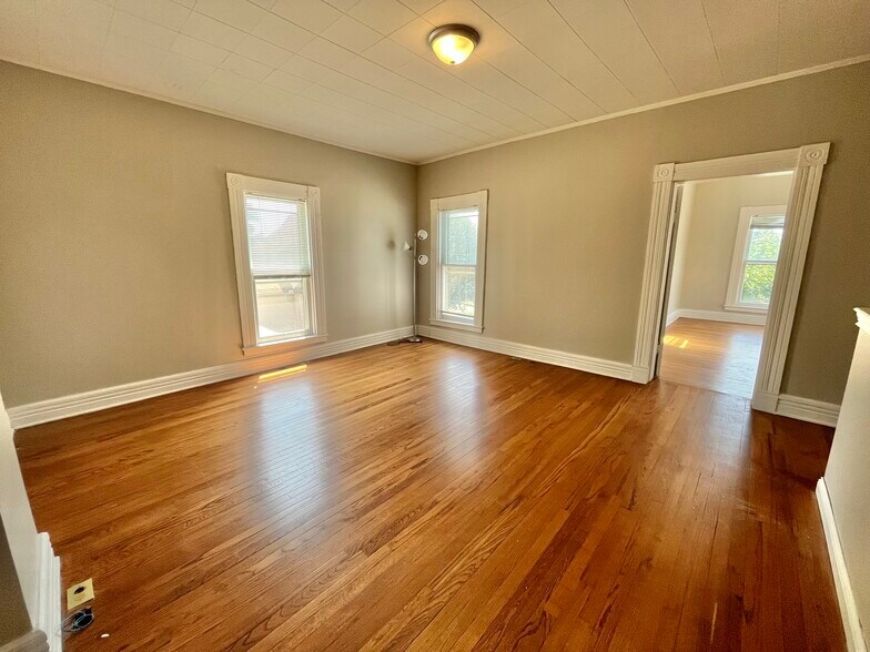 More Photos Of 1085 W Main St, Troy Medical For Sale