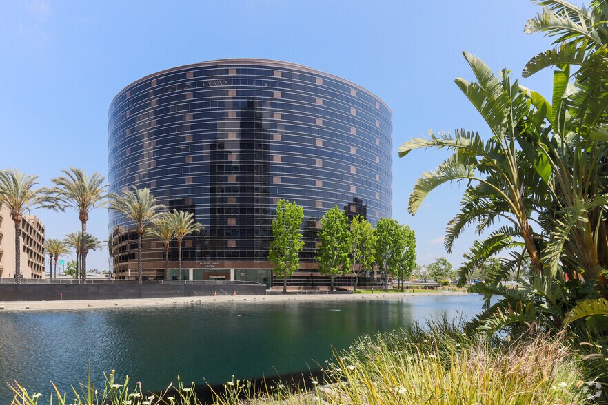 More Photos Of 4 Hutton Centre Dr, Santa Ana Serviced Offices For Lease