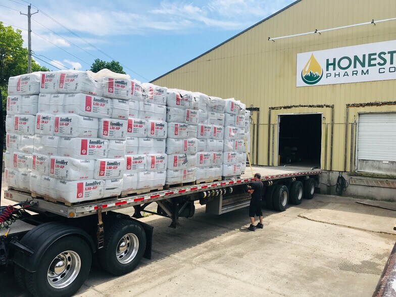 More Photos Of 609-621 E Maple Ave, Newark Light Manufacturing For Lease